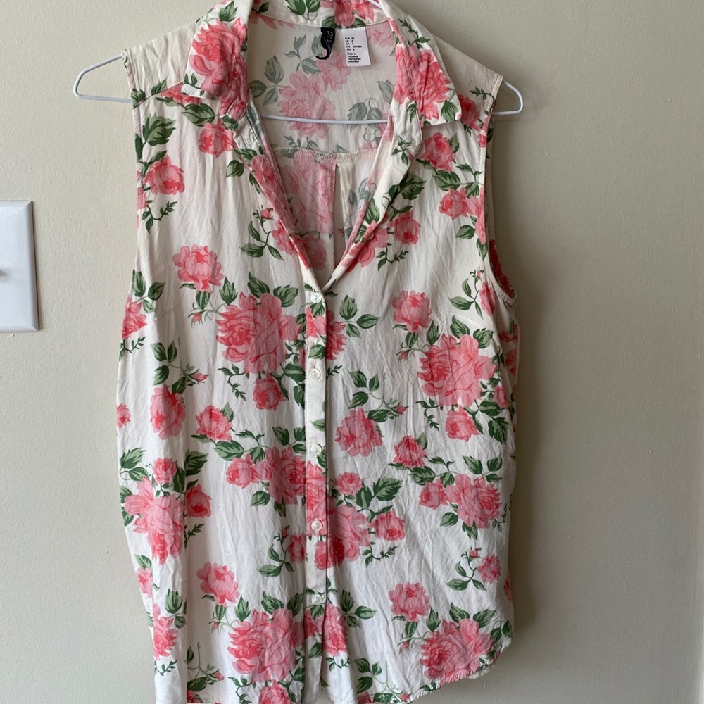 Hello! I'm Floral Short Sleeve Floral 🌸